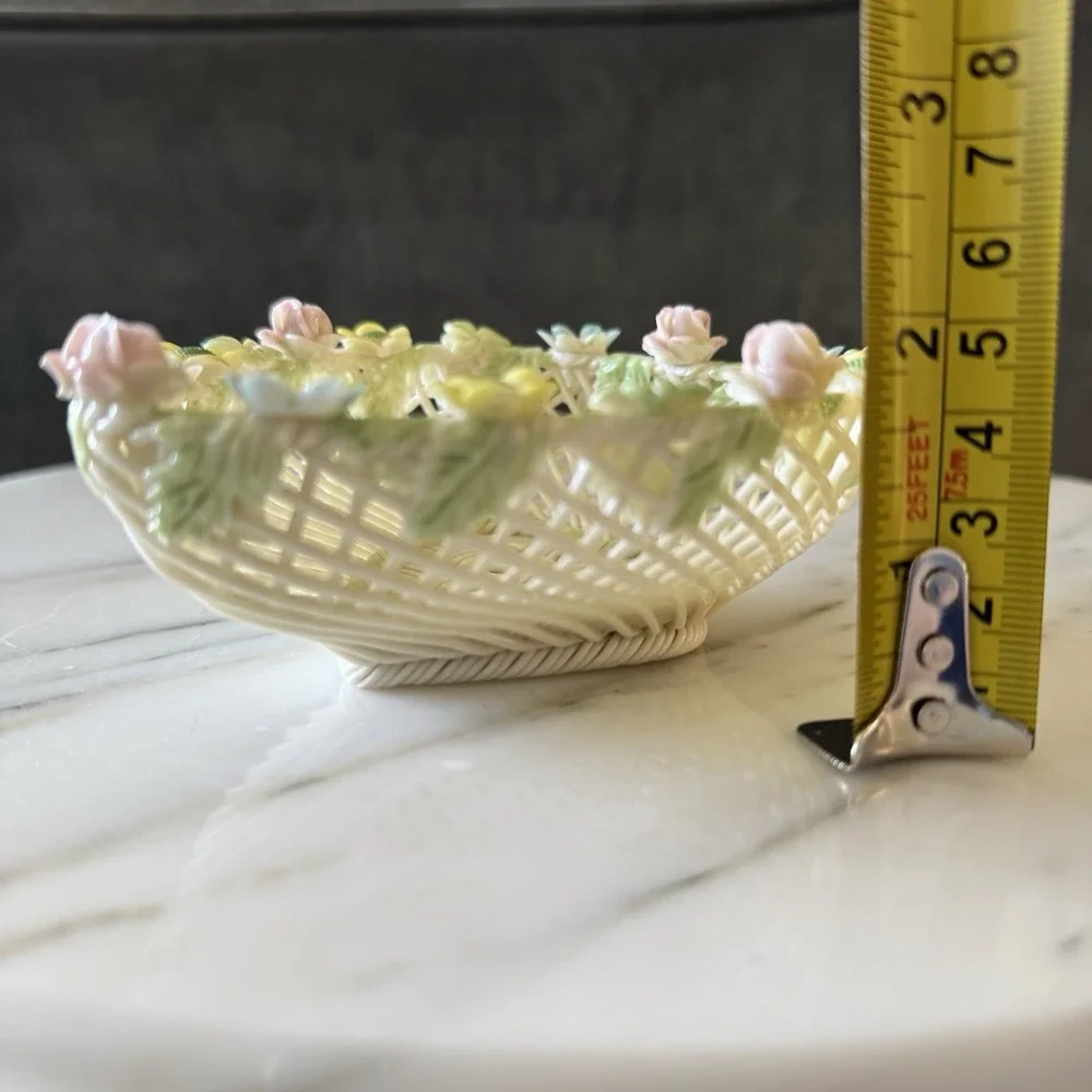 BELLEEK ROSE OF TRALEE WOVEN PORCELAIN HEART BASKET